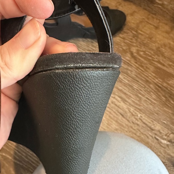 Black wedges shoes by Michael Antonio - Picture 4 of 4